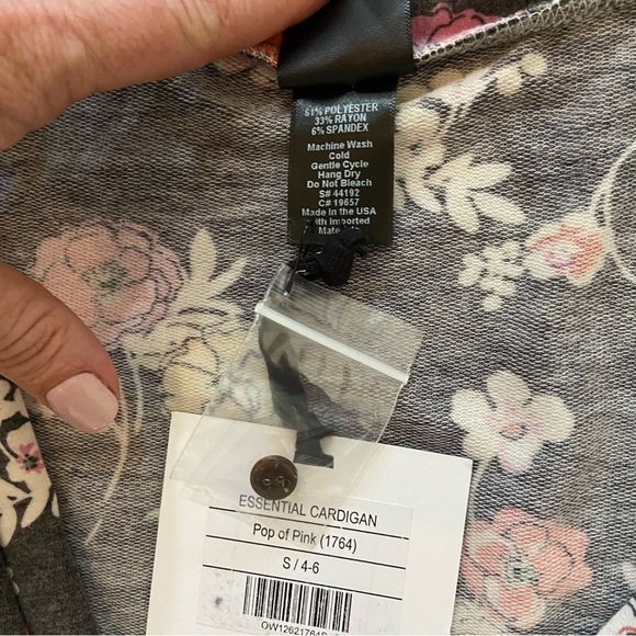 Agnes & Dora™ Essential Cardigan Pop of Pink Size S (4/6) Lightweight Floral - Picture 6 of 13